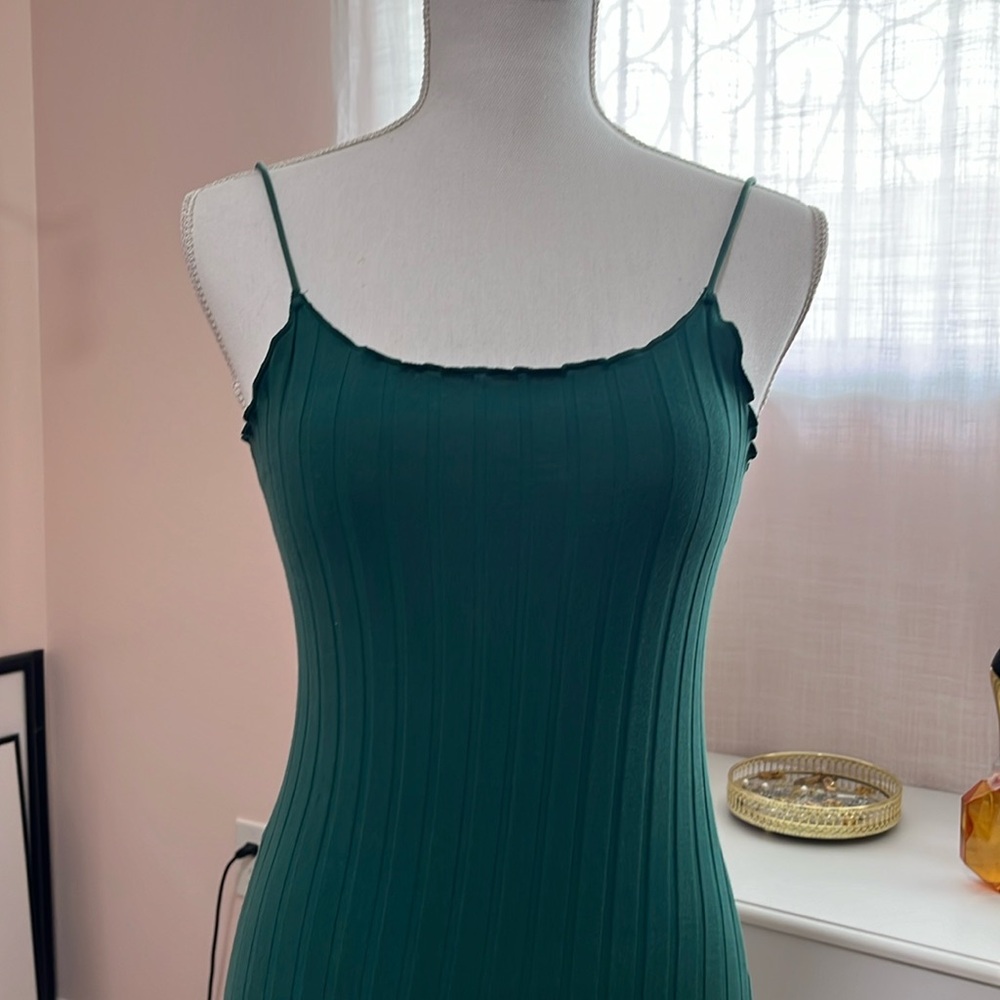 Green straps contour dress